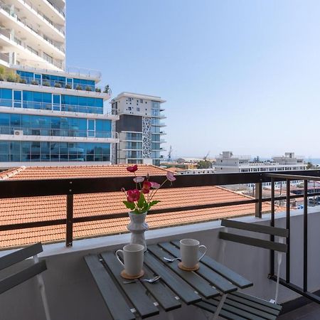 Burst Studio W/ Balcony In Larnaca Apartment Exterior photo